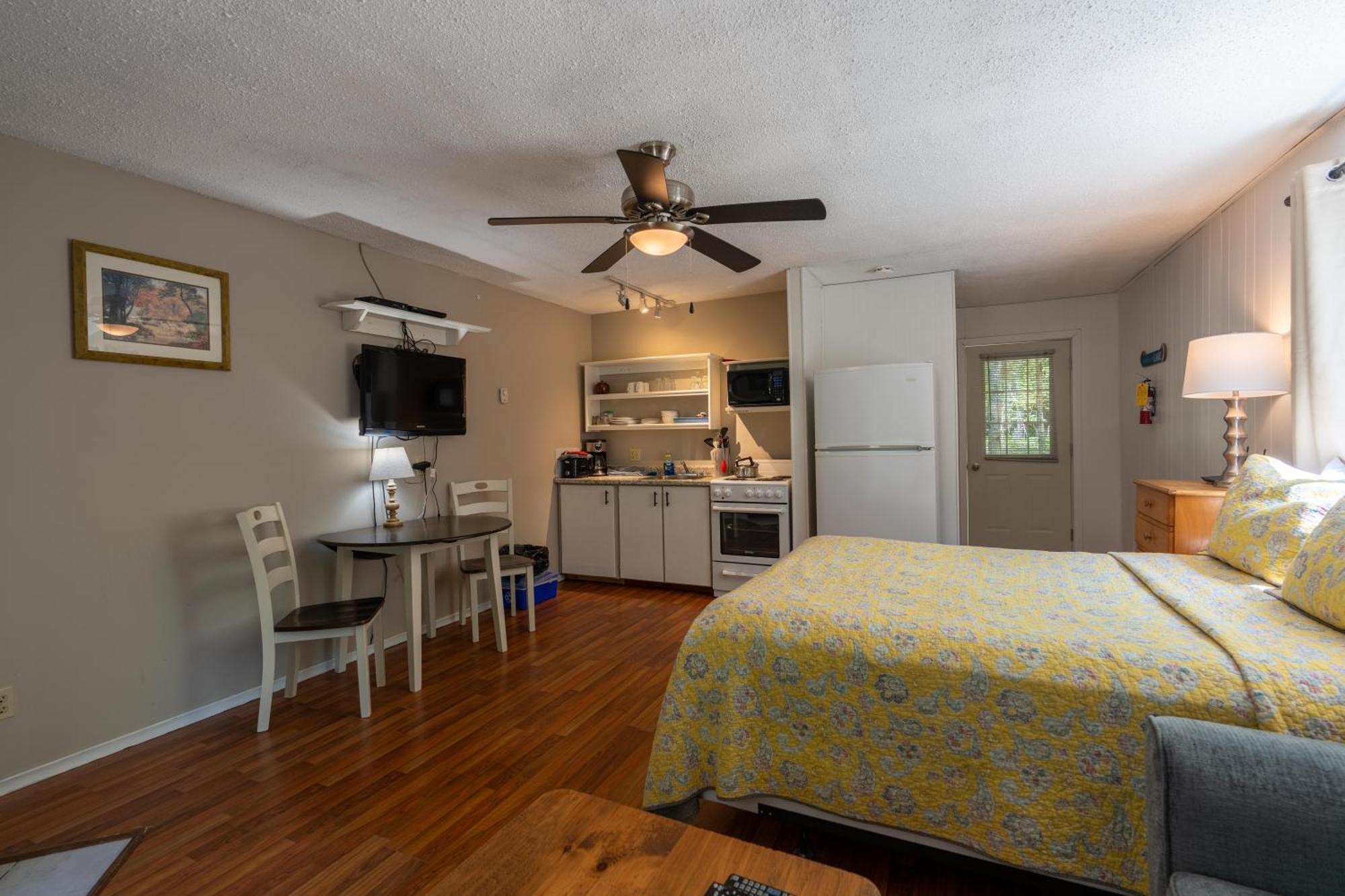 Hotel Blue Water Acres Huntsville Esterno foto